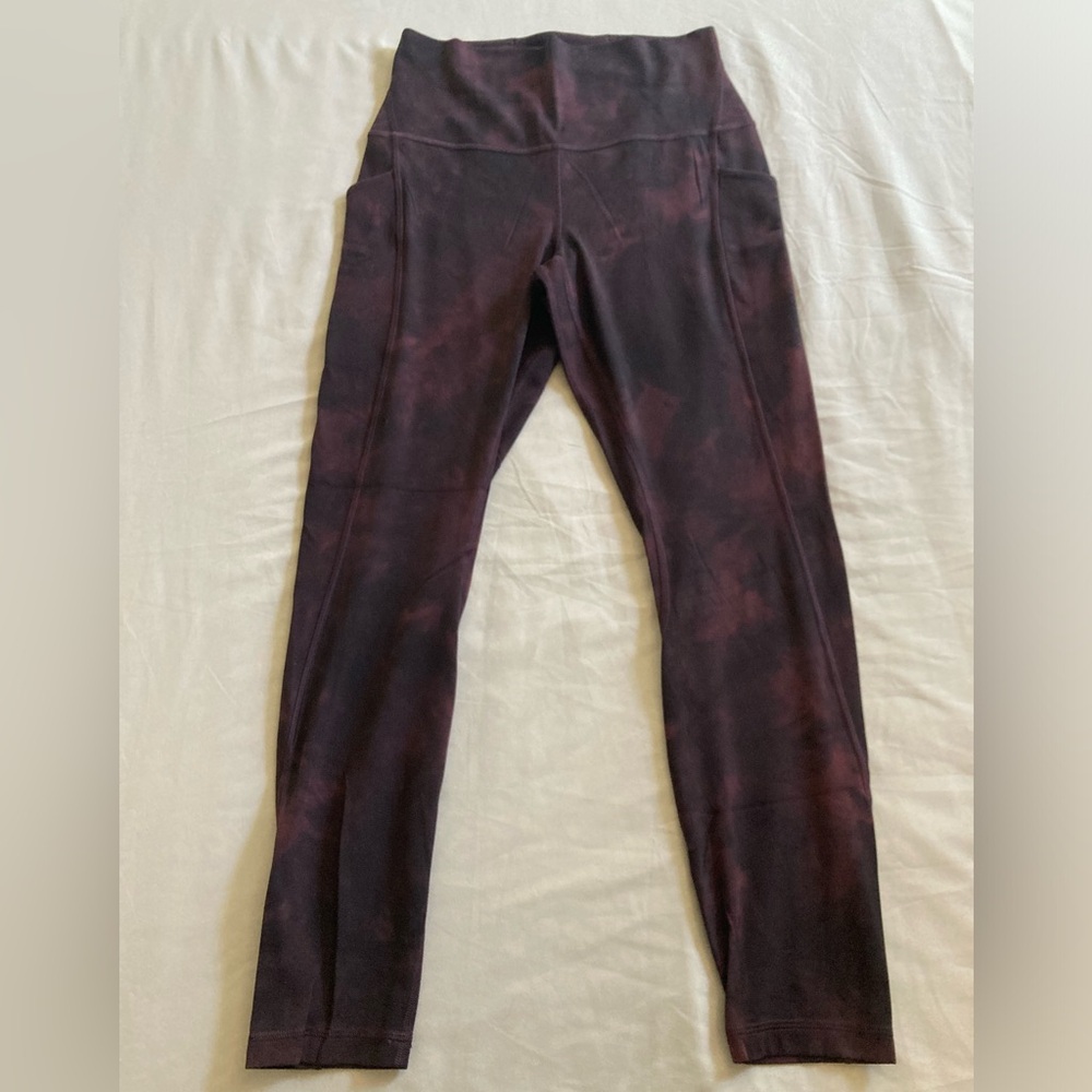 Lululemon 7/8 leggings with side pockets. Size 8